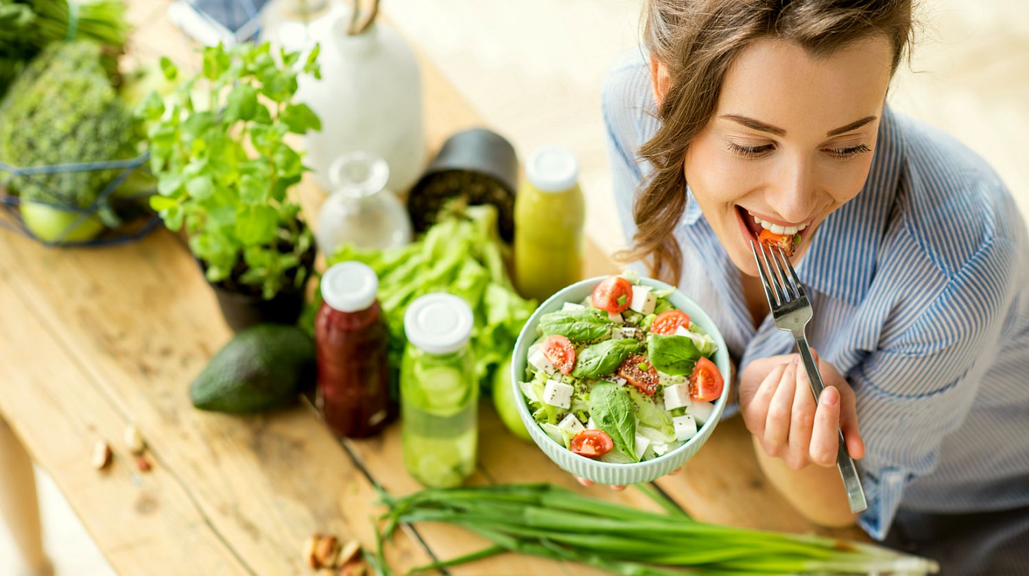 Feature | Beautiful woman eating salad | What You Need To Know About The Alkaline Diet